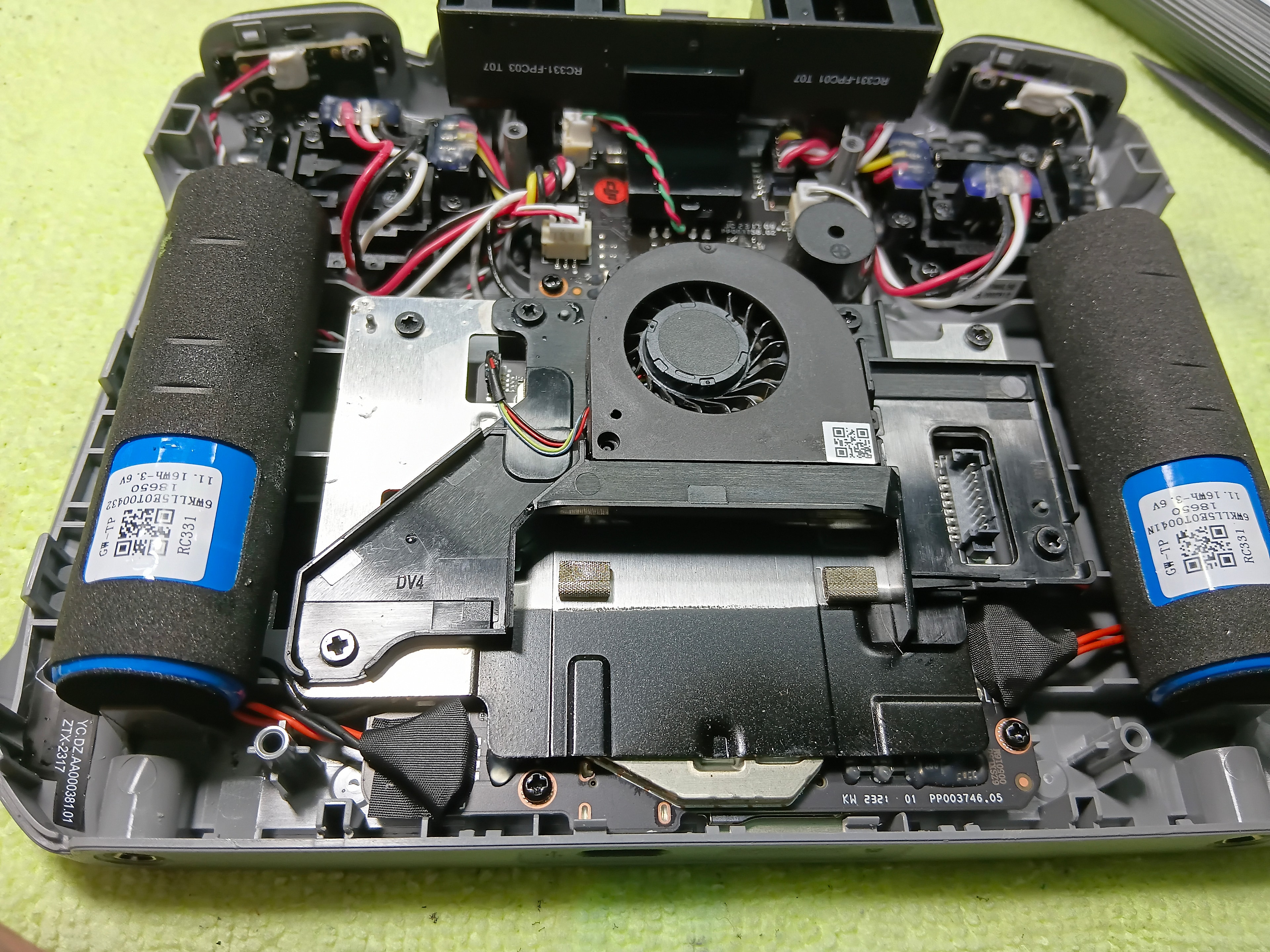 Reparación de control remoto DJI abierto — Technical Drone Guatemala